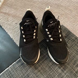 black air max 270’s